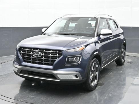 Certified 2023 Hyundai Venue Limited w/ Cargo Package image 4
