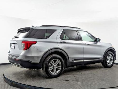 Used 2023 Ford Explorer XLT w/ Equipment Group 202A image 7