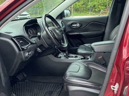 Used 2020 Jeep Cherokee Latitude Plus AWD/4WD image 14