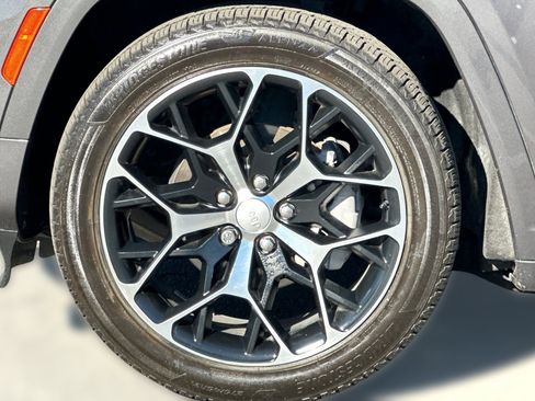 Used 2023 Jeep Grand Cherokee Summit image 11