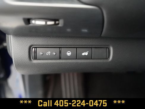 Used 2025 Nissan Pathfinder SL AWD/4WD image 30