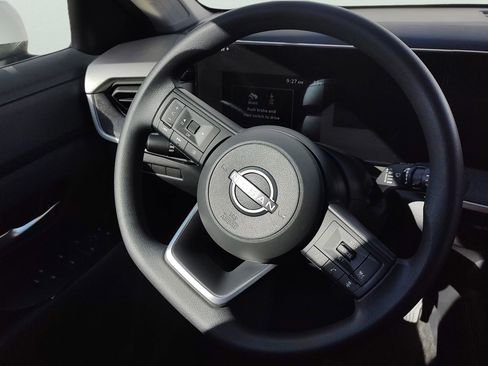 Used 2025 Nissan Kicks SV w/ SV Premium Package image 21