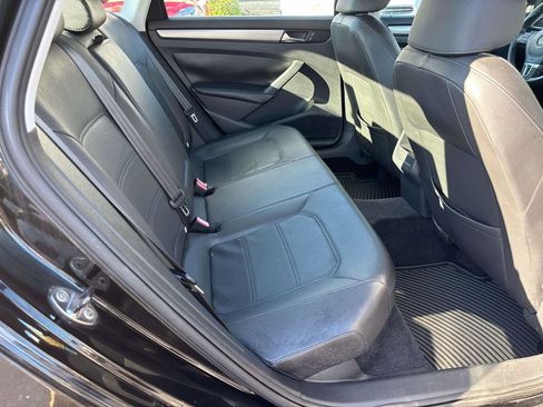 Used 2014 Volkswagen Passat Wolfsburg Edition image 13