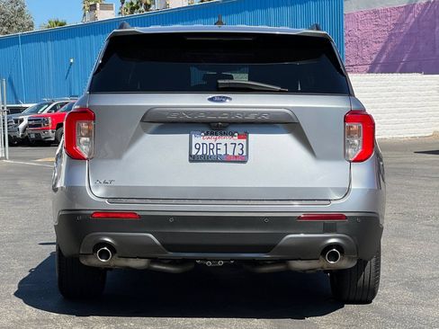 Used 2022 Ford Explorer XLT w/ Equipment Group 202A RWD image 5