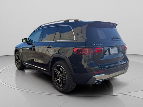 Used 2026 Mercedes-Benz GLB 250 4MATIC image 3