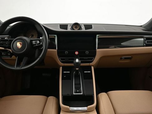 Certified 2026 Porsche Macan AWD/4WD image 9
