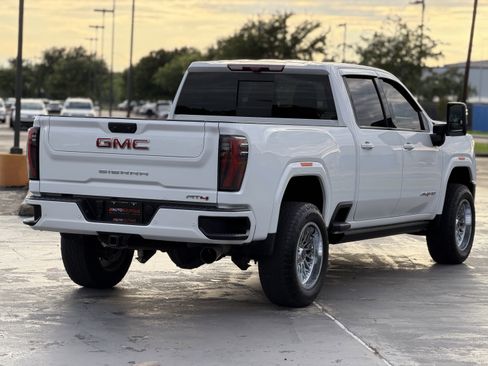 Used 2024 GMC Sierra 2500 AT4 w/ AT4 Premium Plus Package AWD/4WD image 9