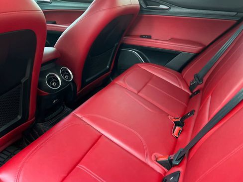 Used 2018 Alfa Romeo Stelvio image 5