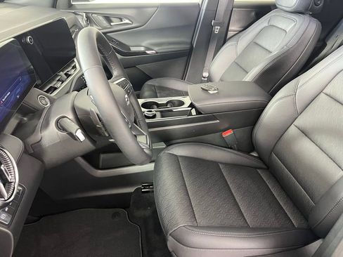 New 2026 Chevrolet Equinox LT w/ Convenience Package II AWD/4WD image 16