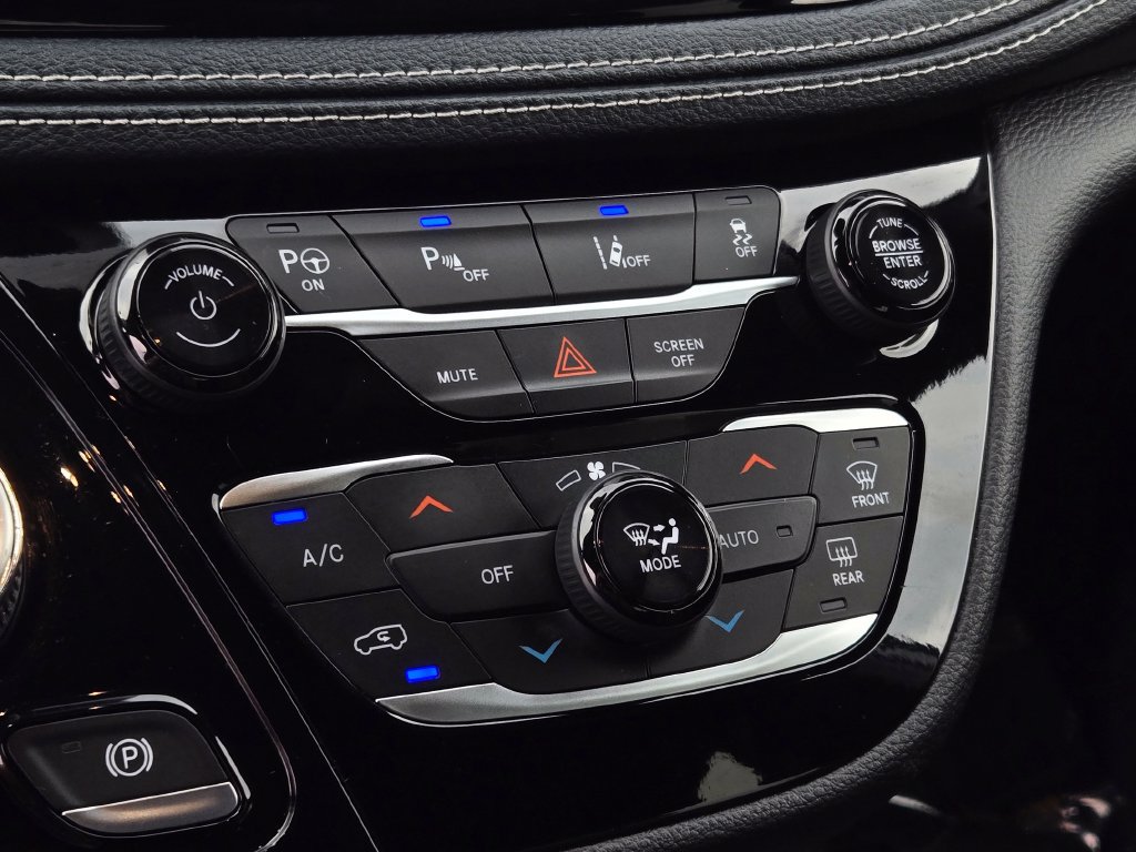 Used 2021 Chrysler Pacifica Touring-L w/ Uconnect Theater Family Group FWD image 46