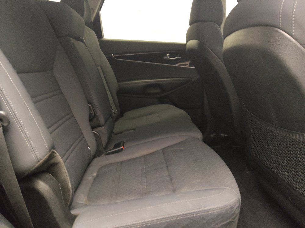 Used 2017 Kia Sorento AWD image 19