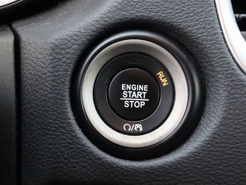 Used 2020 Dodge Durango SXT image 32