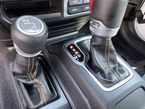 Used 2023 Jeep Wrangler Unlimited Sahara AWD/4WD image 17