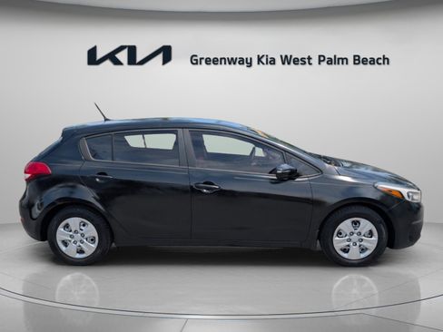 Used 2017 Kia Forte LX FWD image 8