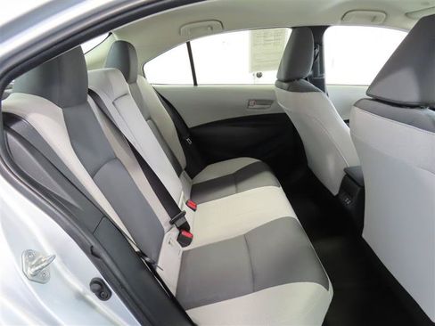Used 2025 Toyota Corolla LE AWD/4WD image 31