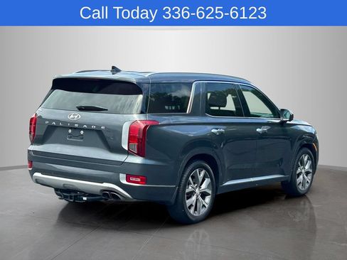 Used 2022 Hyundai Palisade Limited w/ Winter Package FWD image 5