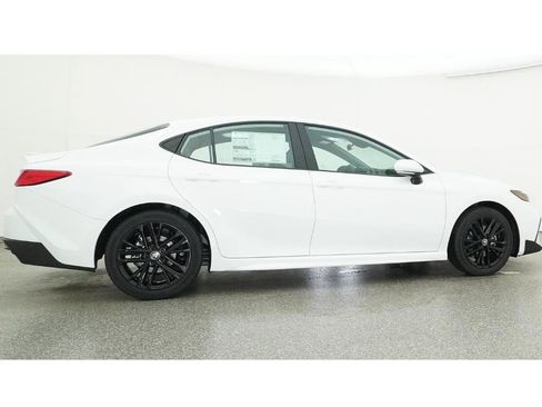 Used 2026 Toyota Camry SE FWD image 26
