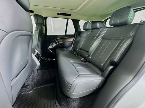 Used 2025 Land Rover Range Rover SE AWD/4WD image 23