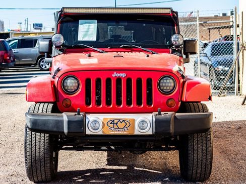 Used 2012 Jeep Wrangler Unlimited Sahara image 9