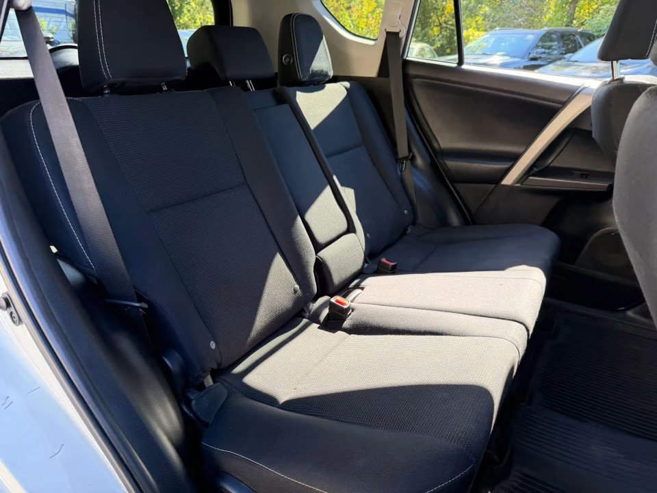 Used 2016 Toyota RAV4 XLE AWD/4WD image 20