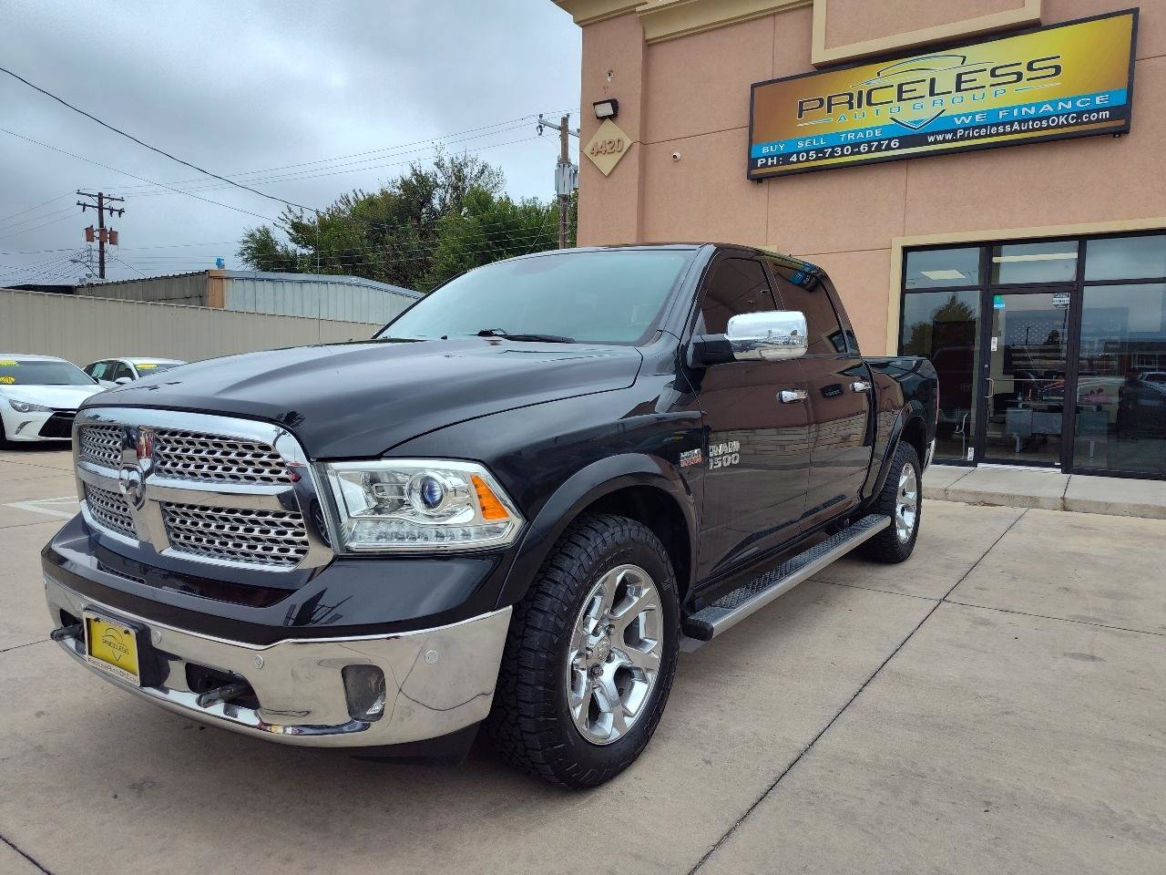 Used 2017 RAM 1500 Laramie w/ Convenience Group AWD/4WD image 8