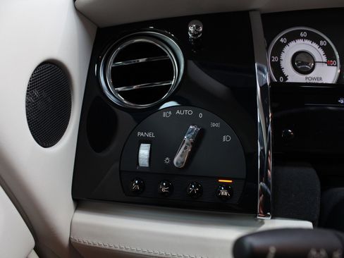 Used 2014 Rolls-Royce Wraith RWD image 91