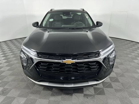 Used 2024 Chevrolet Trax LT image 2