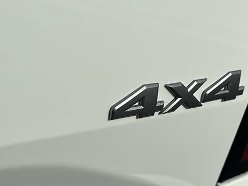 Certified 2025 Nissan Frontier SV image 15