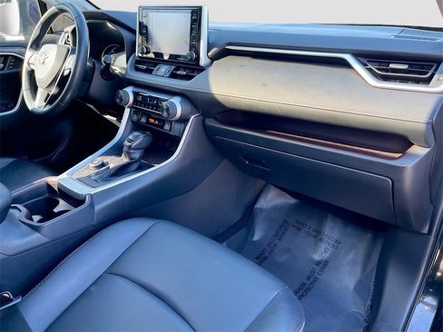 Used 2020 Toyota RAV4 Limited image 28