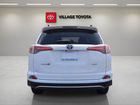 Certified 2018 Toyota RAV4 XLE FWD image 4