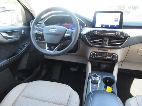 Used 2022 Ford Escape SEL w/ Technology Package FWD image 13