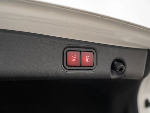 Used 2018 Mercedes-Benz E 300 E 300 4MATIC Sedan 4D w/ Premium 1 Package image 10