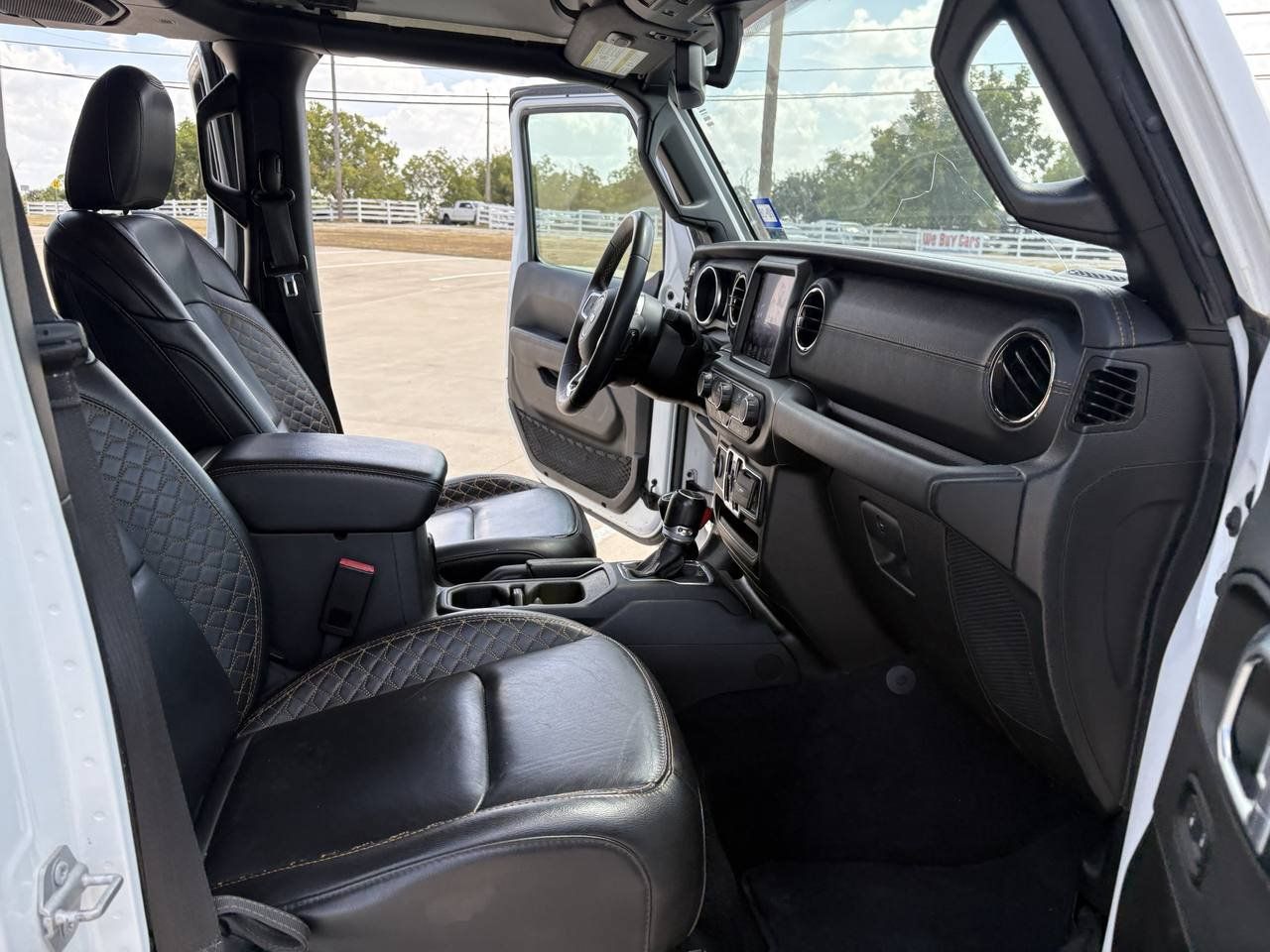 Used 2023 Jeep Gladiator Overland AWD/4WD image 13