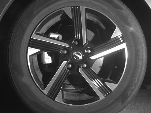 Used 2025 Nissan Sentra SV image 12