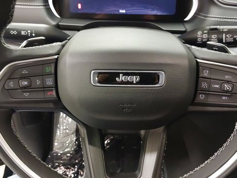 New 2025 Jeep Grand Cherokee Altitude image 35