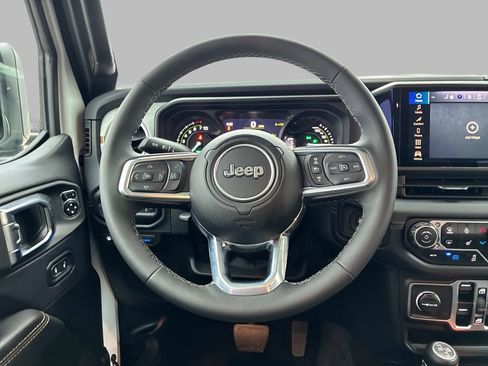 Certified 2025 Jeep Wrangler Unlimited Sahara w/ Safety Group AWD/4WD image 19