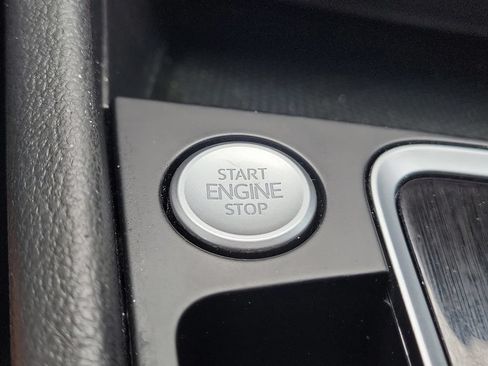 Used 2019 Volkswagen Jetta SE w/ Cold Weather Package FWD image 33