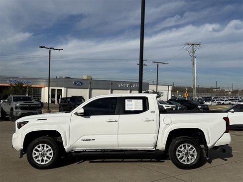 Used 2024 Toyota Tacoma SR5 image 3