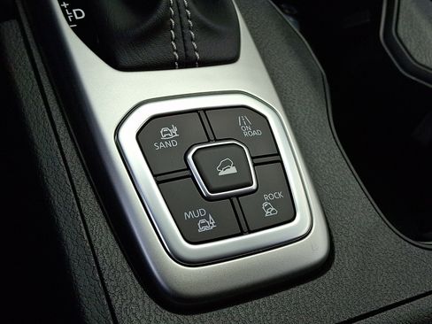 New 2026 Nissan Frontier SV AWD/4WD image 17