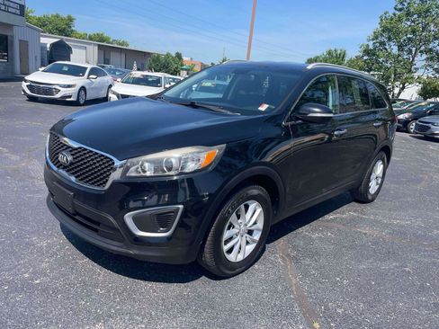 Used 2017 Kia Sorento AWD image 2