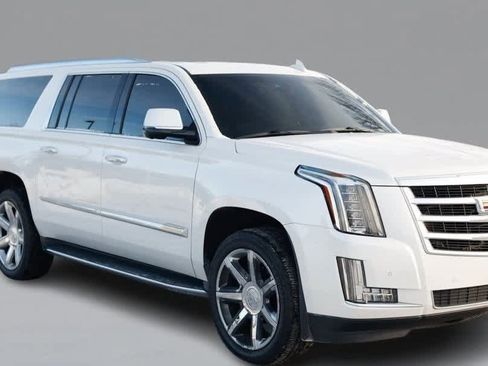 Used 2016 Cadillac Escalade ESV Luxury image 3