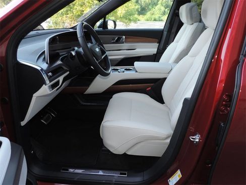 New 2026 Cadillac Vistiq Luxury image 16