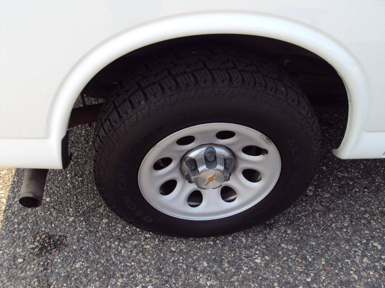 Used 2013 Chevrolet Express 1500 LT w/ LT Preferred Equipment Group AWD/4WD image 29