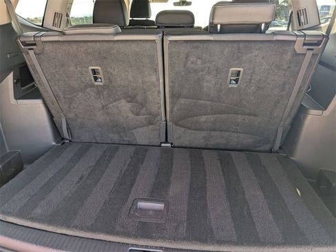 Used 2025 Volkswagen Atlas SE image 30