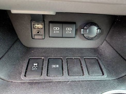 Used 2018 Toyota Highlander XLE FWD image 34