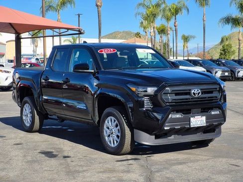 Used 2025 Toyota Tacoma SR5 image 3