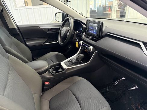 Used 2021 Toyota RAV4 LE image 21