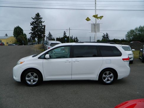 Used 2013 Toyota Sienna LE FWD image 5