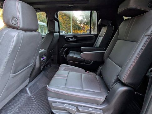 Used 2023 Chevrolet Suburban RST w/ Luxury Package image 13