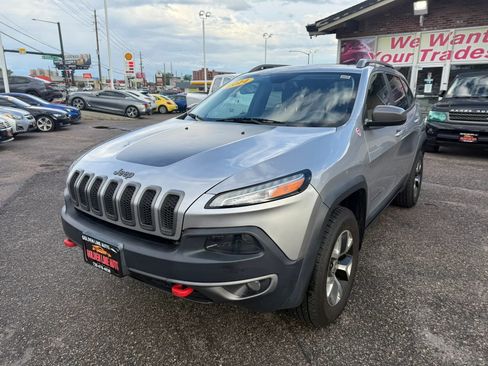 Used 2014 Jeep Cherokee Trailhawk w/ Comfort/Convenience Group AWD/4WD image 4